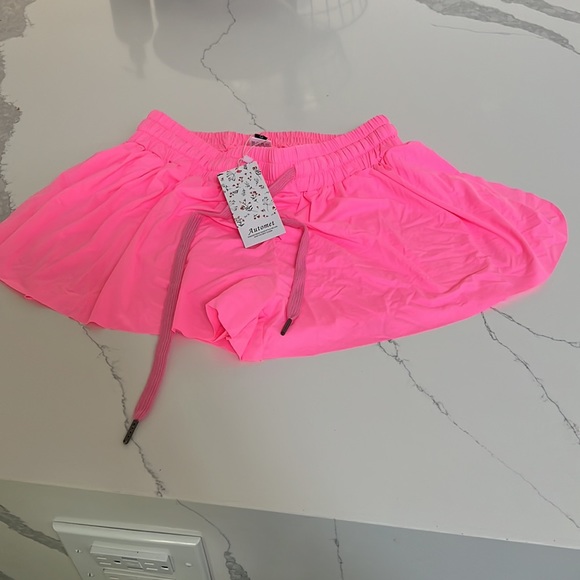 Pink flowy shorts - Picture 3 of 4
